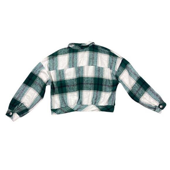 Green and white Cropped flannel button up shirt - Picture 2 of 3